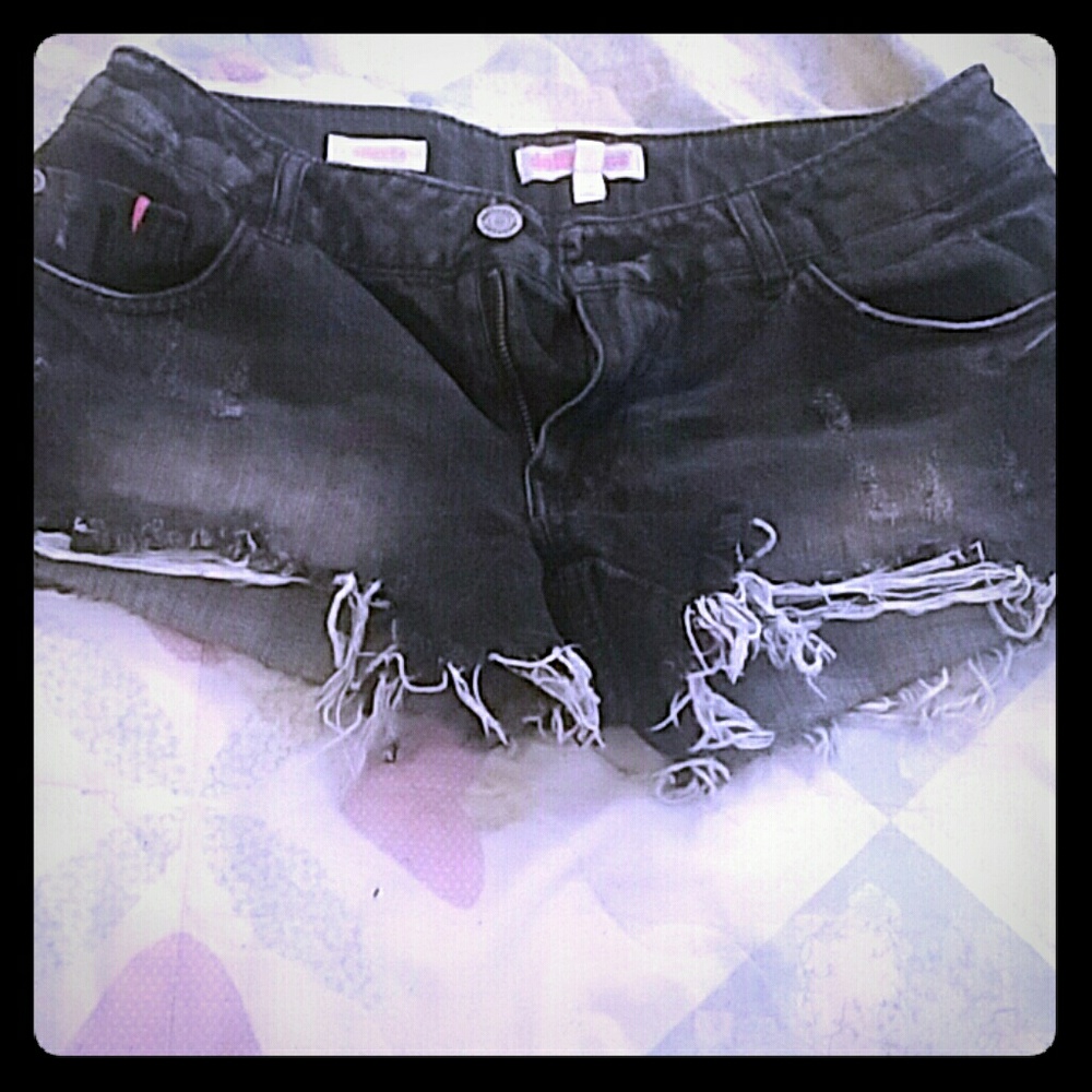 Black frayed jean shorts